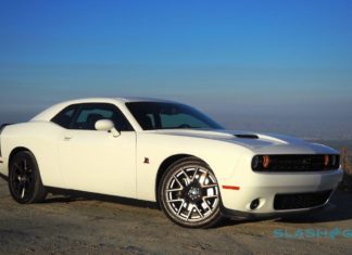 Dodge выпускает уникальное обновление ПО для моделей Charger и Challenger
