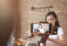 В Facebook появятся “стикеры монетизации”