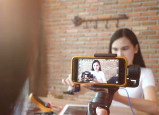 В Facebook появятся “стикеры монетизации”