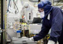 Apple построит в Америке новый завод чтобы решить свои проблемы