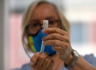 Приложения для знакомств поощряют вакцинированных от COVID-19