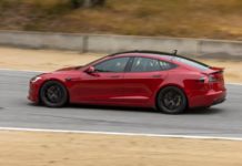 Model S Plaid от Tesla будет иметь выдвижной спойлер