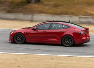 Model S Plaid от Tesla будет иметь выдвижной спойлер