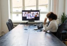 Zoom выкупил компанию, переводящую аудио в реальном времени