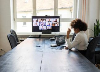 Zoom выкупил компанию, переводящую аудио в реальном времени