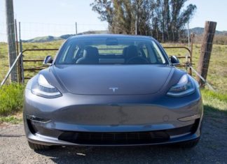 Tesla существенно улучшила автопилот