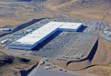 Tesla обязывает всех сотрудников, даже привитых, носить маски