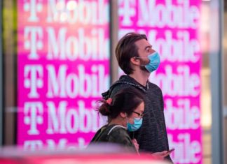 Хакер продаёт данные всех клиентов T-Mobile