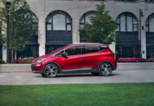 Вы можете обратиться к Chevrolet для замены аккумулятора Bolt EV