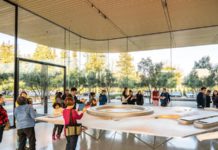 Apple требует от сотрудников отчёт о вакцинации