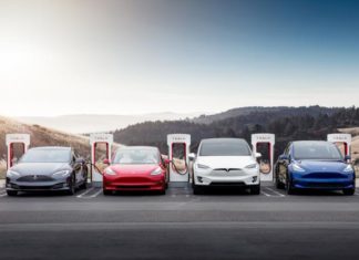 Регулирующие органы требуют от Tesla отчёт относительно функционала автопилота