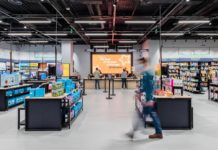 Amazon открыла первый магазин за пределами США
