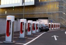Tesla позволяет использовать Supercharger сторонним электрокарам