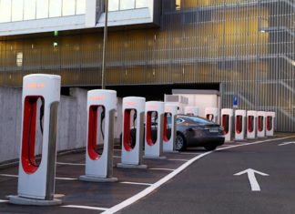 Tesla позволяет использовать Supercharger сторонним электрокарам