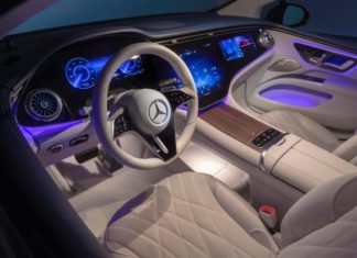 Mercedes-Benz внедряет исправление ошибки системы, позволяющей смотреть видео во время поездки