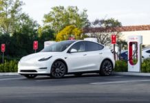 Электрокары Tesla получили TikTok и новые игры