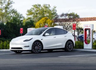 Электрокары Tesla получили TikTok и новые игры