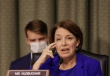 Закон, требующий раскрытия всех данных со-сетей, был дополнен