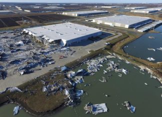 Диспетчер Amazon приказал курьеру доставлять посылки в центре урагана