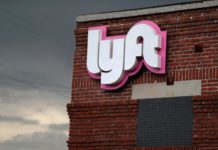 Lyft активно инвестирует в “лишение водителей такси прав и льгот”
