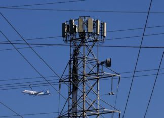 Авиационное управление достигло соглашения с AT&T и Verizon о развёртывании вышек 5G