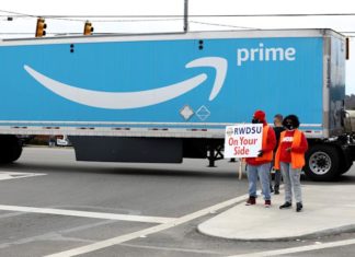 Amazon преследует сотрудника, активно выступающего за профсоюзы