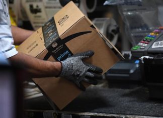 Amazon снизит зарплату сотрудникам, которые вступят в профсоюз