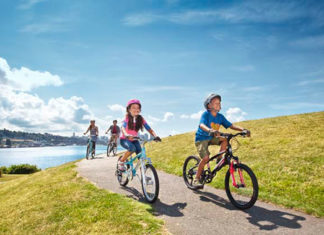 Ребёнок и велосипед – чем полезна езда?